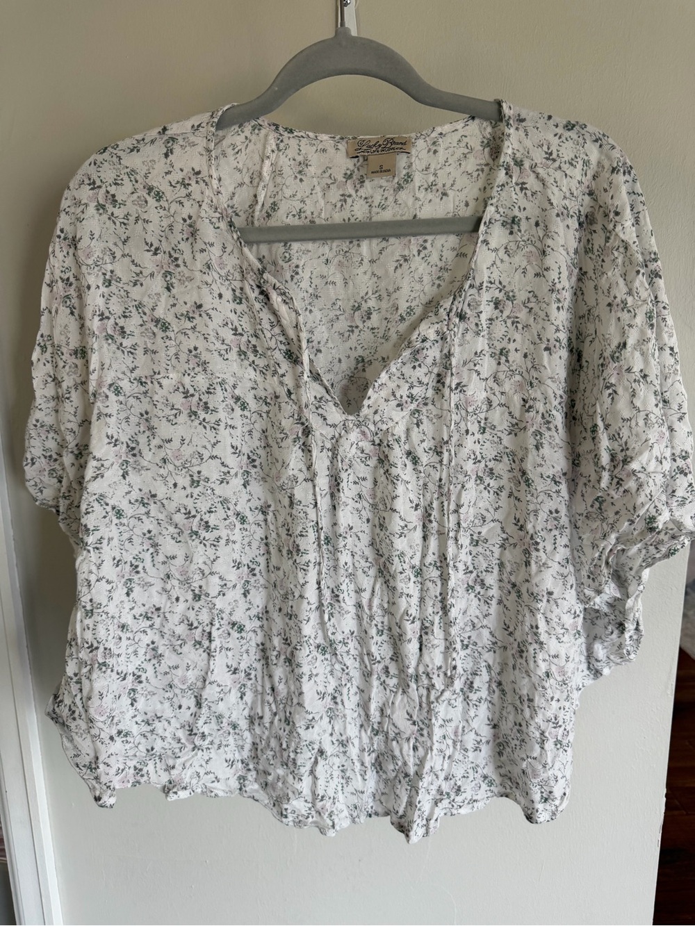 Lucky Brand White Floral V-Neck Blouse